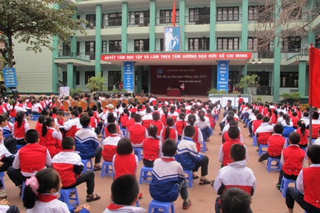 Buổi lễ tưởng niệm các nạn nhân bị tử vong vì tai nạn giao thông và hội thi An toàn giao thông tại Trường Tiểu học Hà Lầm (TP Hạ Long). Quốc Tảo- TĐ Quảng Ninh